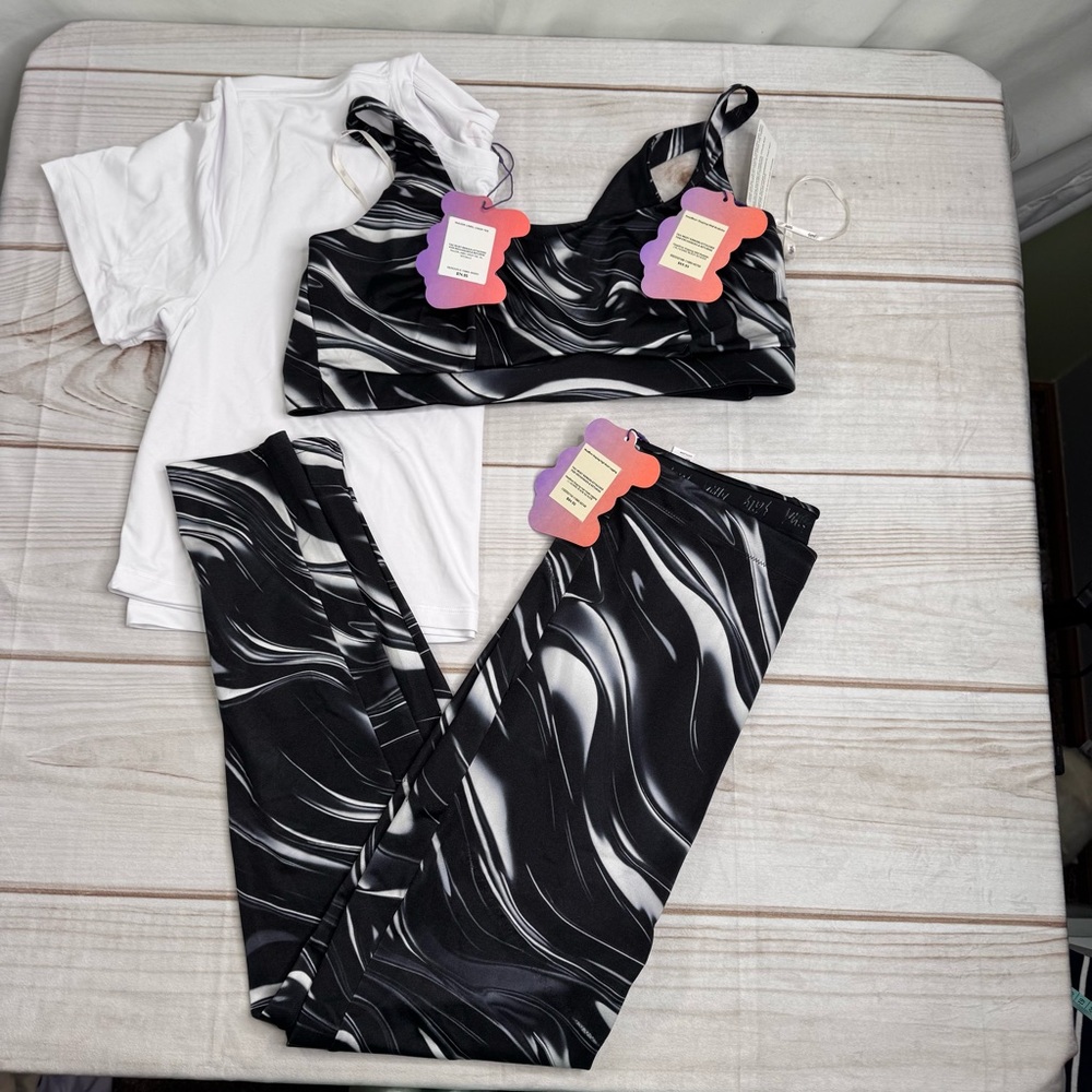 YITTY x Fabletics Monochrome Swirl Set